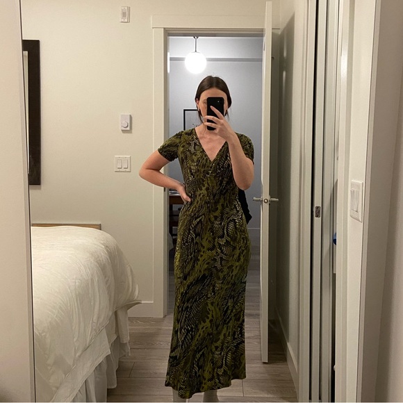 Green Snake-like Pattern Dress - Picture 2 of 5